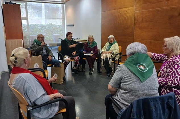 Grupo de trabajo durante el encuentro. Imagen destacada del artículo del blog