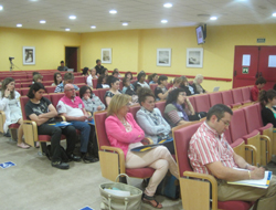 Participantes en la Jornada en el Salón de Actos del Creer