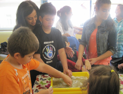 Taller de manualidades en el Creer