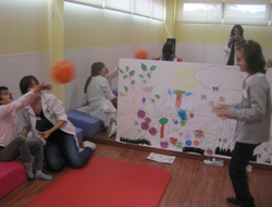 Niños en la realización de un taller