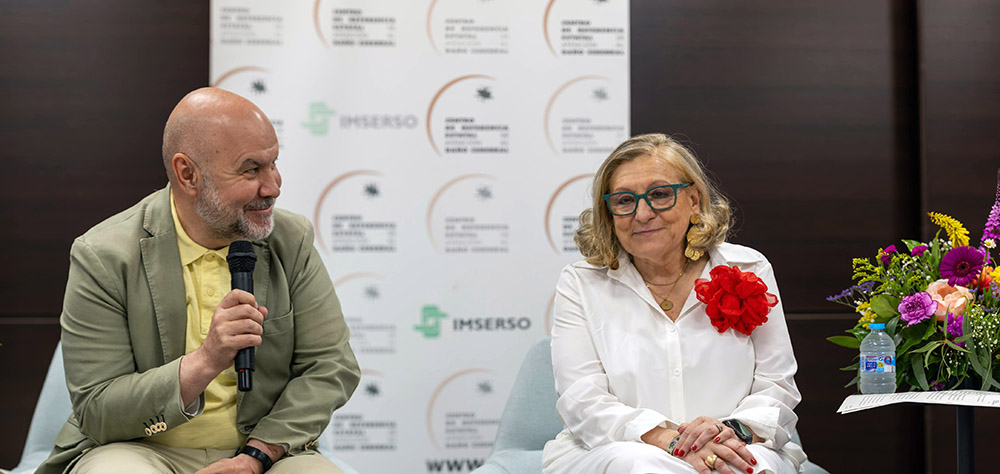 Luis Cayo Pérez, presidente de CERMI Estatal, dando un discurso previo a la entrega de la placa.