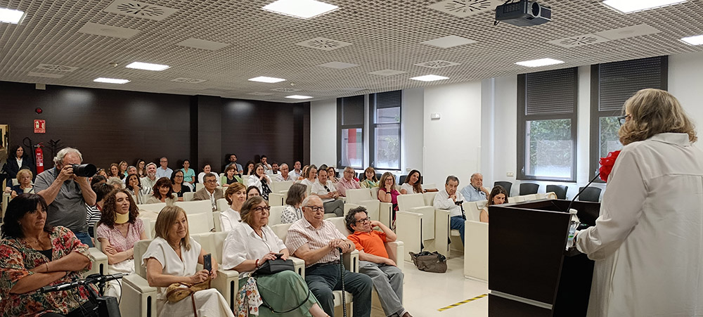 Vista de asistentes en el salón de actos del Ceadac.
